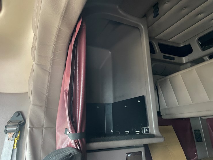 2013-peterbilt-386-image-63