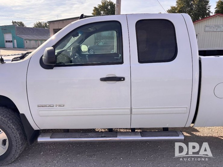 2013-gmc-2500-image-25