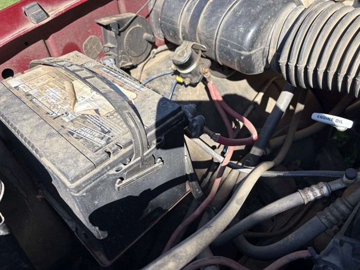 1990-chevy-silverado-k1500-4x4,-reg-cab,-8’-box,-245/75r16-tires-on-alloy-rims,-350-v8,-block-heater-image-45