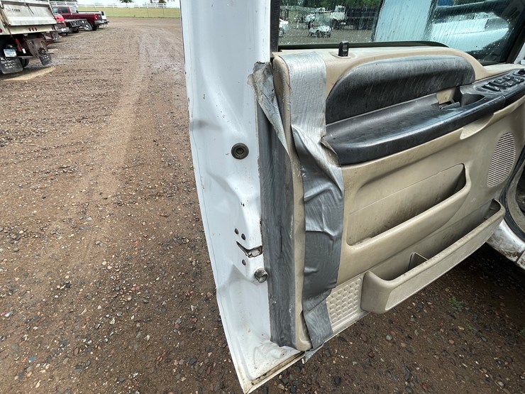 2005-ford-f350-image-33