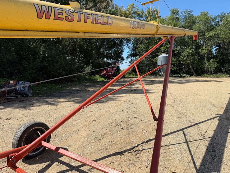 westfield-mk-100-61-auger-with-dual-auger-swing-hopper,-hydraulic-lift,-electric-hopper-walker-with-image-12