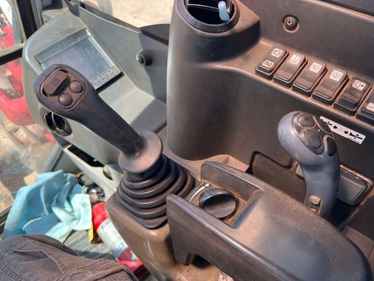 2015-takeuchi-tb290-image-31