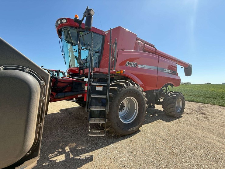 2009-case-ih-8120-image-17