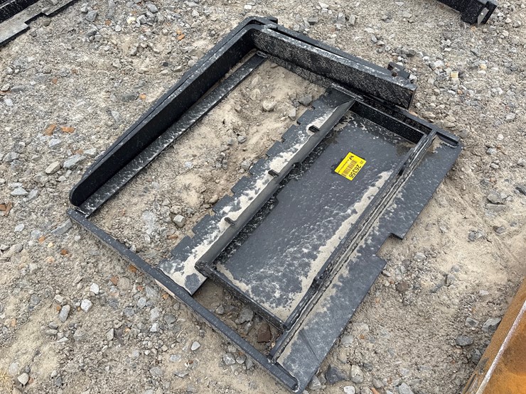 #230-•-#26356-•-unused-giyi-mini-skid-steer-forks-image-4