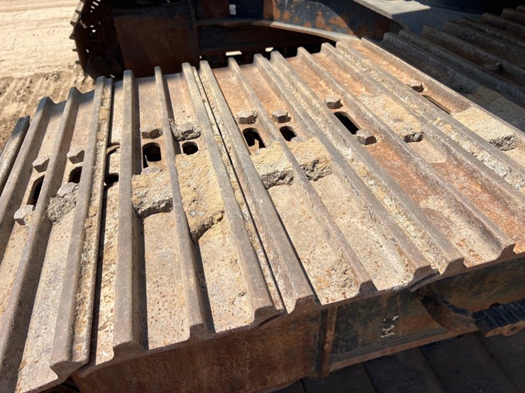2018-caterpillar-320-image-35
