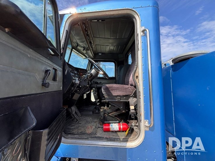 1988-peterbilt-377-image-78