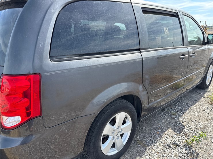 2015-dodge-grand-caravan-image-15