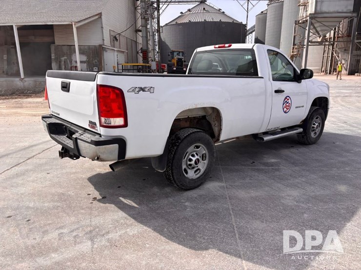 2012-gmc-sierra-2500-image-9