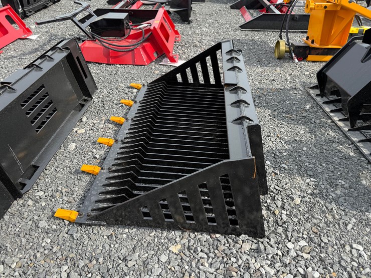 #2000-•-#26342-•-unused-giyi-66"-skid-steer-rock-bucket-cysd2507108-image-5