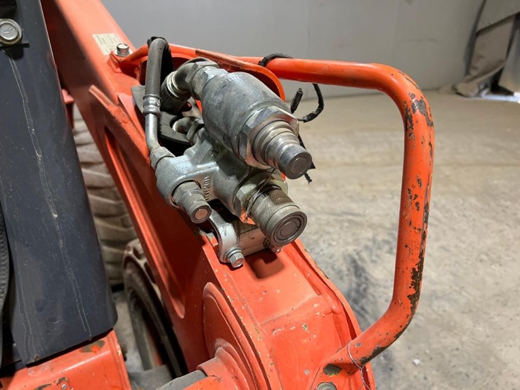 2019-kubota-ssv75-image-11
