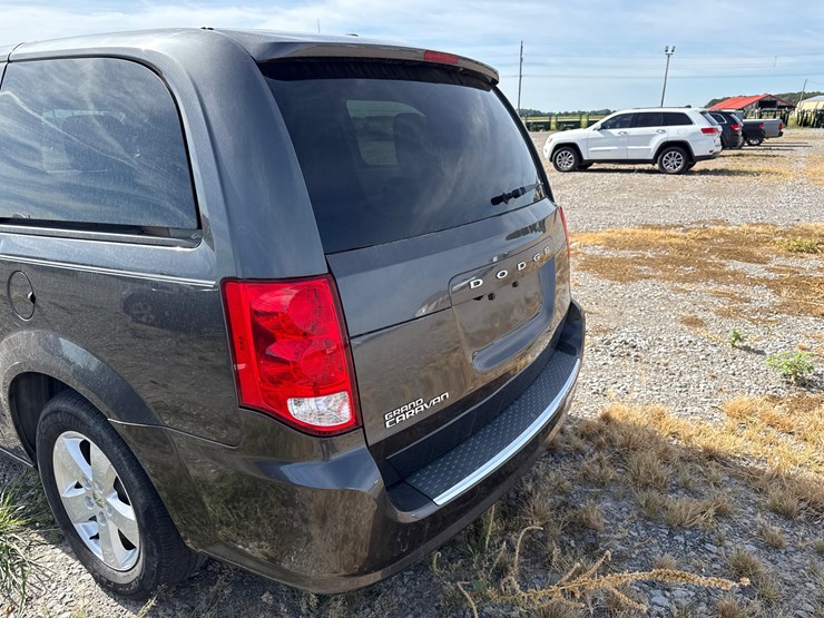2015-dodge-grand-caravan-image-17