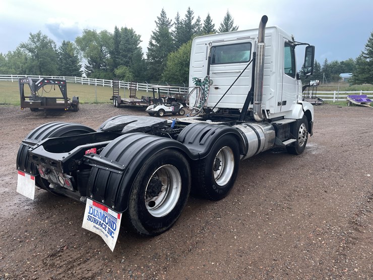 #2145-•-2012-volvo-d13-truck-tractor-(has-mn-title)-image-5