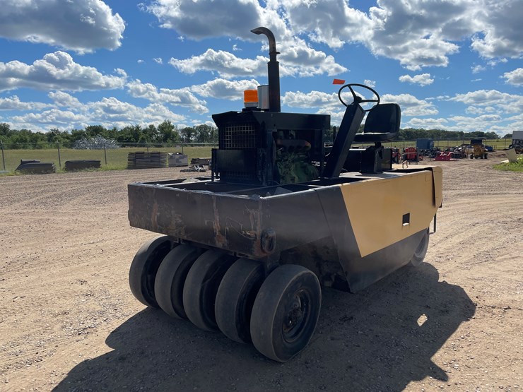 #2018-•-bros-rubber-tire-roller-image-1