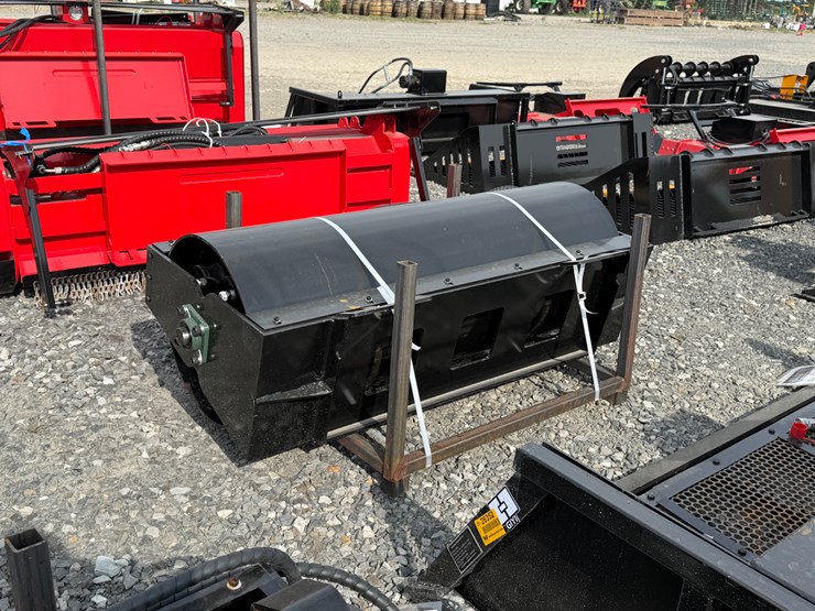 #2000-•-#26270-•-unused-giyi-69"-skid-steer-vibratory-roller-dyluj250788-image-2