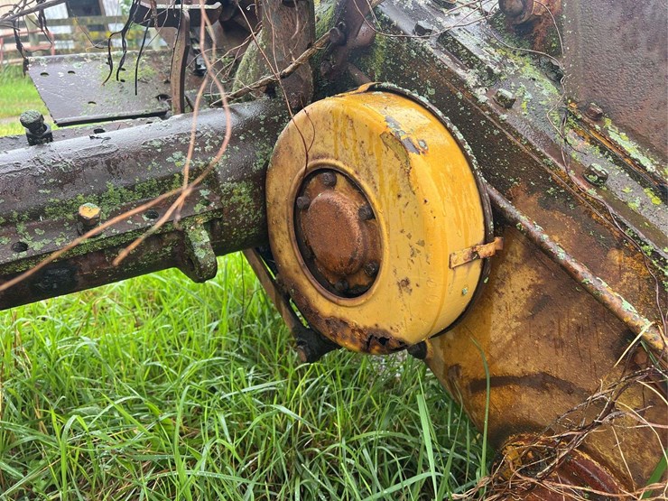massey-harris-rear-end-image-12