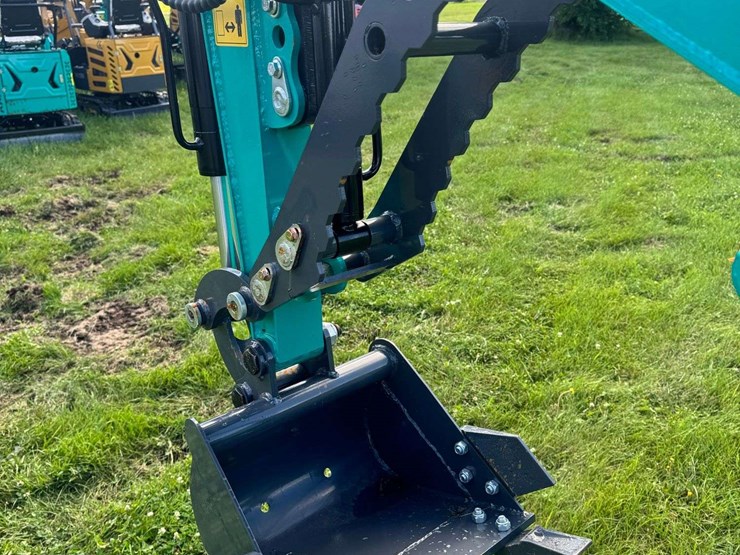 2025-cfg-industrial-qk16r-mini-excavator-...-unused-image-13