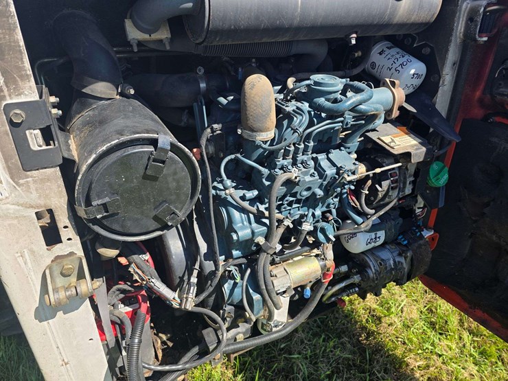 2010-bobcat-s185-image-28