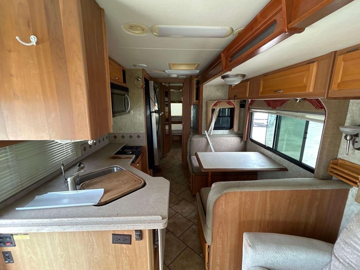 2007-national-rv-dolphin-35ft-class-a-motorhome-image-11