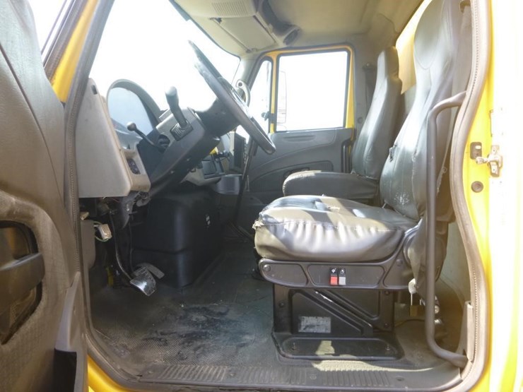 2009-international-durastar-4300-image-11