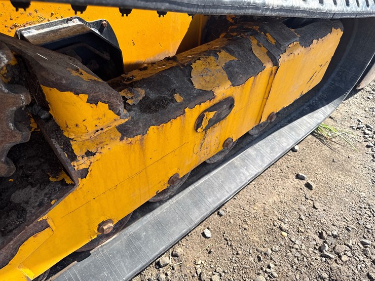 jcb-320t-image-12