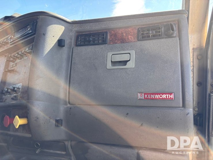 2005-kenworth-t800-image-73