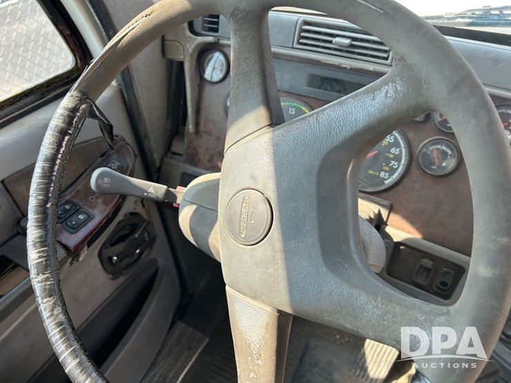 2001-freightliner-dry-tender-truck-(cp0656,-unit-28070)-image-36