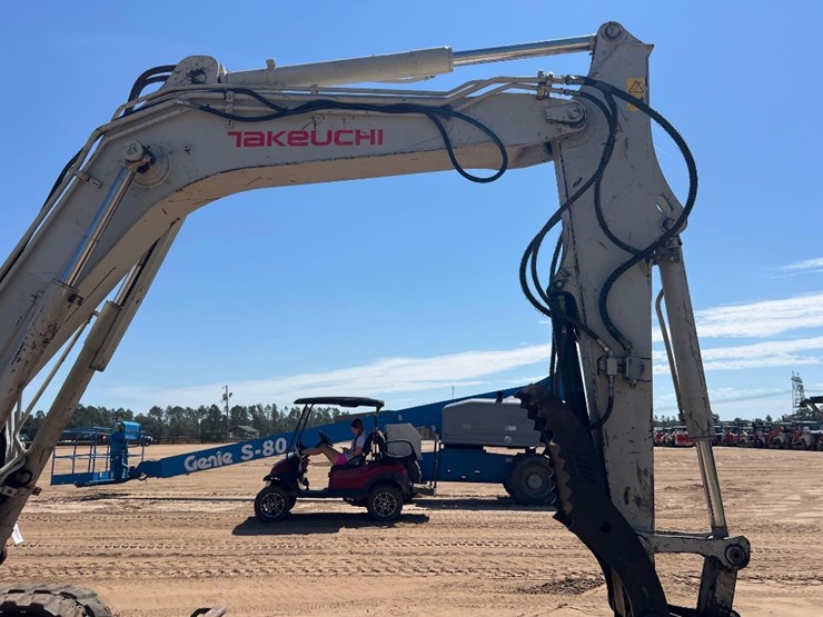 2017-takeuchi-tb290-image-24