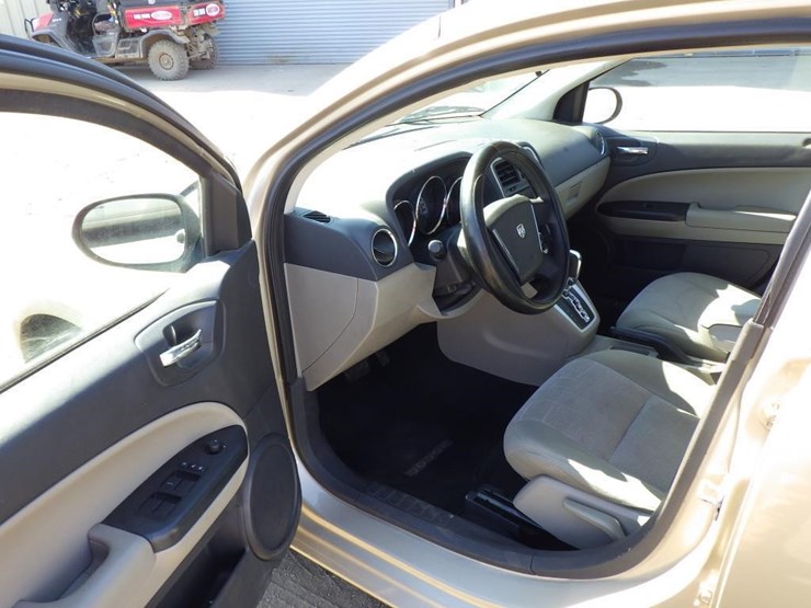 2010-dodge-caliber-image-5