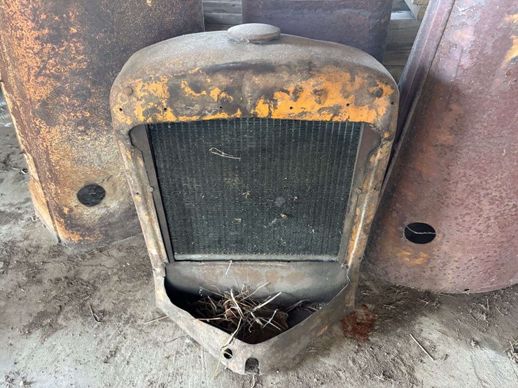 minneapolis-moline-sheet-metal-and-fuel-tank-image-2