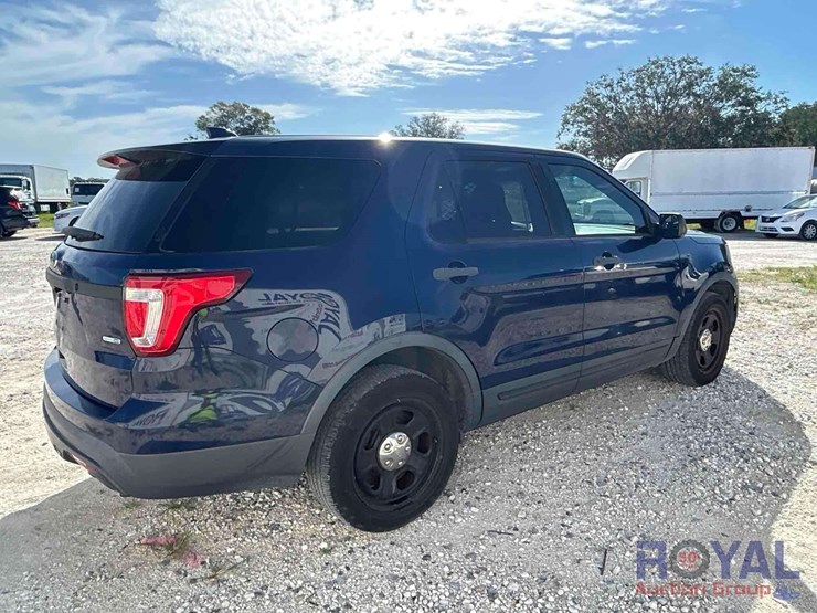 2016-ford-explorer-image-3