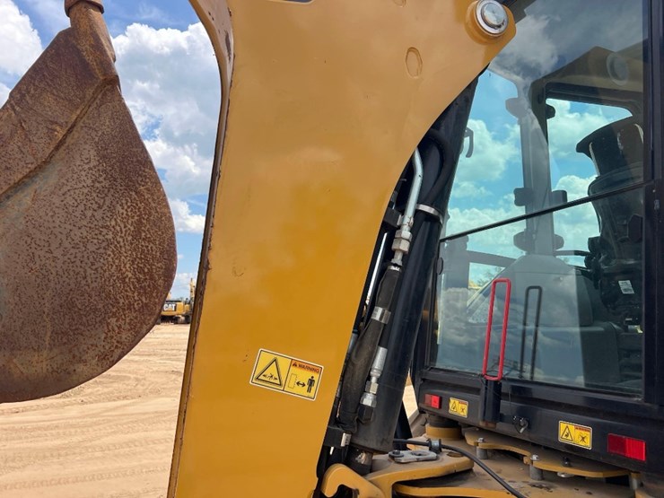 2021-caterpillar-420-image-25