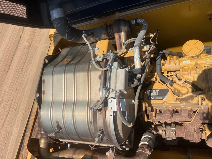 2015-caterpillar-323fl-image-19