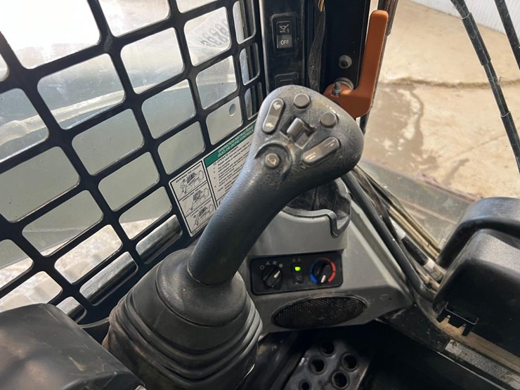 2021-bobcat-t770-image-27