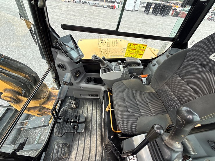 caterpillar-305-image-10