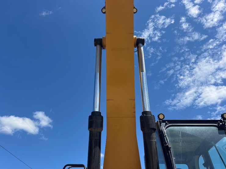 2019-caterpillar-330gc-image-13