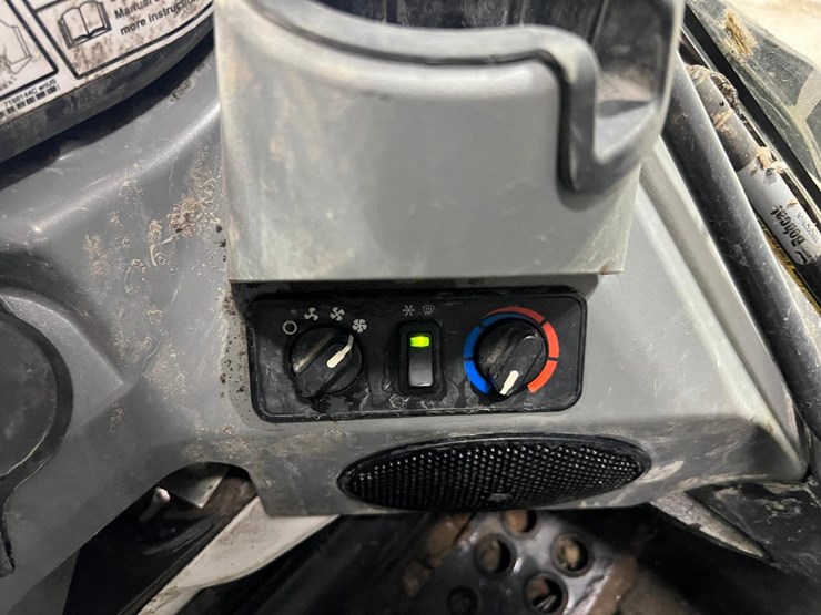 2021-bobcat-t770-image-27