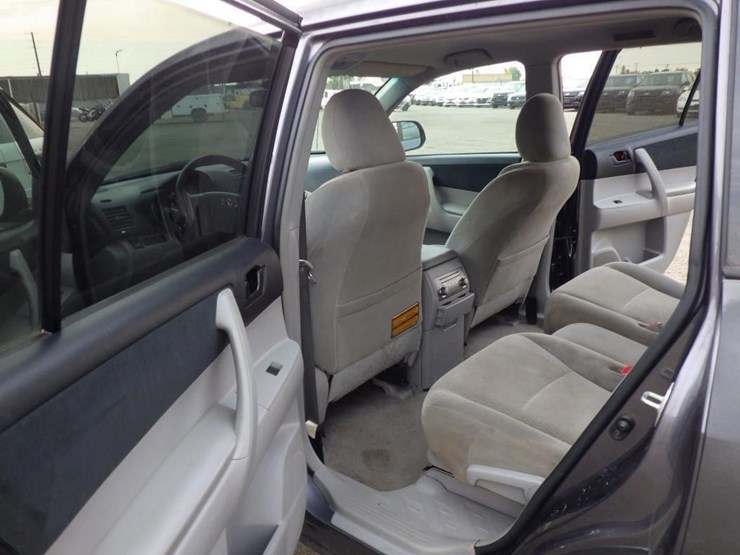 2010-toyota-highlander-image-7