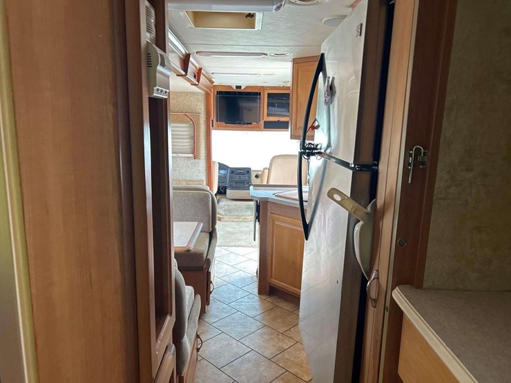 2007-national-rv-dolphin-35ft-class-a-motorhome-image-18