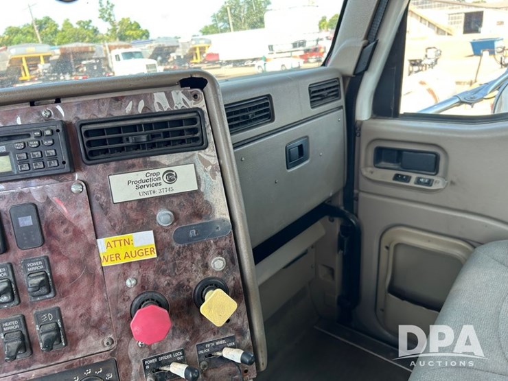 2006-ihc-9200i-van-truck-(cp0653,-unit-37745)-image-29
