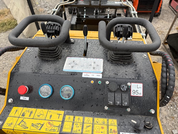 #220-•-#25424-•-unused-agt-mx-mrt14-compact-track-loader-image-12