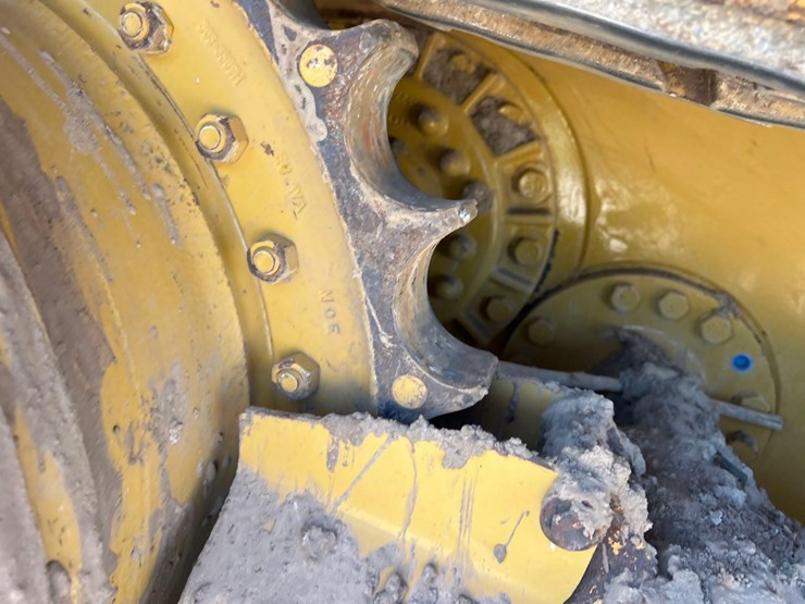 2020-caterpillar-d6k2-lgp-image-23