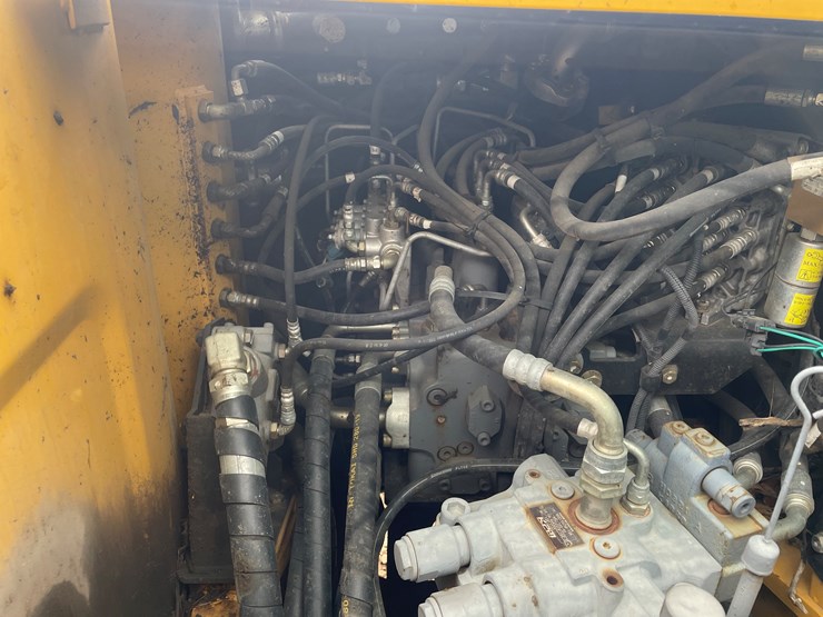 deere-160d-lc-image-42