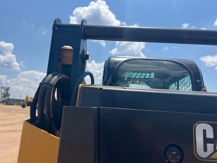 2022-caterpillar-259d3-image-15