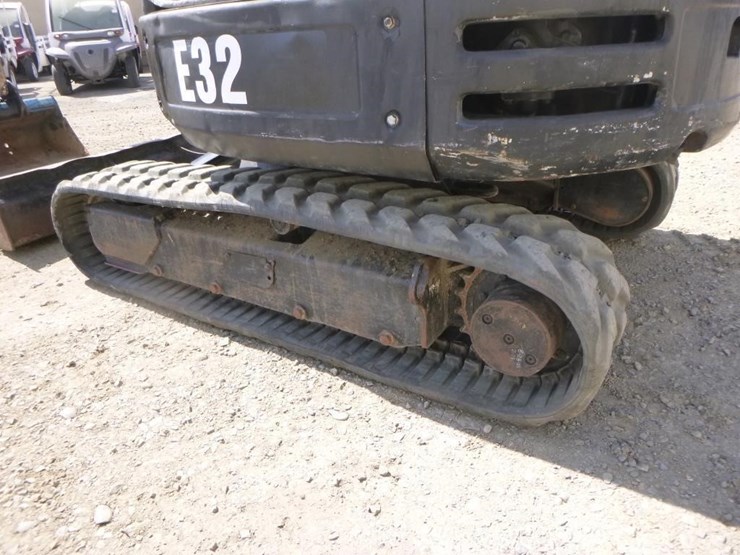 2016-bobcat-e32-image-31