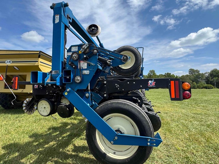 2014-kinze-3600-image-46