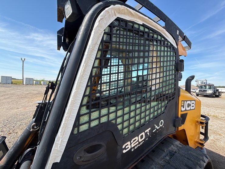 jcb-320t-image-21