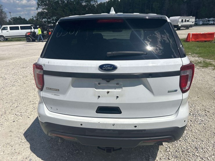 2016-ford-explorer-image-20