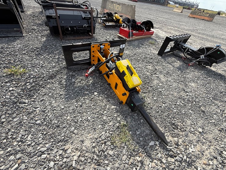 #2000-•-#26320-•-unused-giyi-skid-steer-breaker-psc6802507144-image-3
