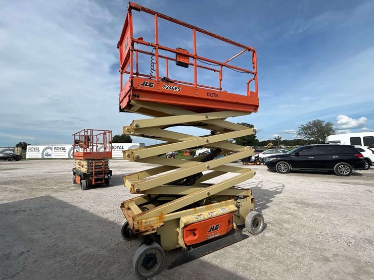 2018-jlg-3246es-image-3