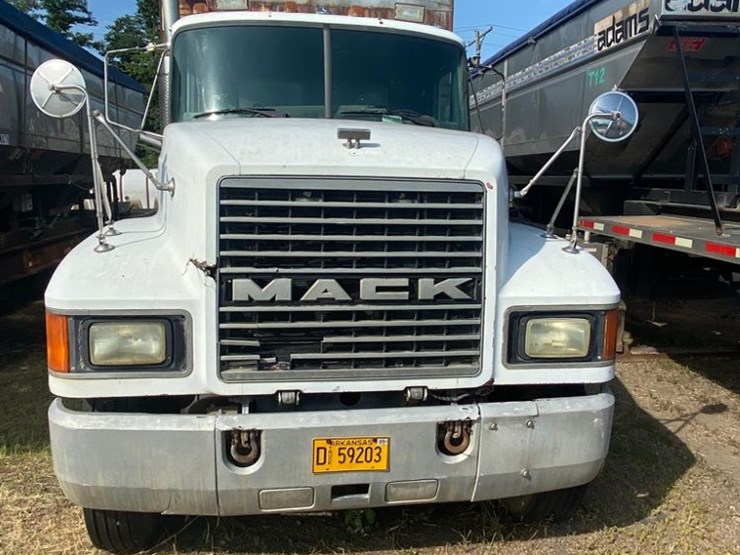 1996-mack-ch613-image-3